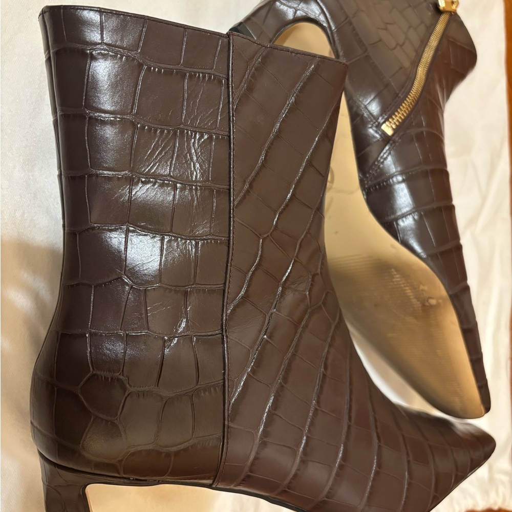 Elegant Brown Crocodile Pattern Boots worn 1X - Picture 5 of 6